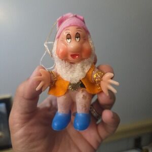 VINTAGE FLOCKED SLEEPY Snow White SEVEN DWARVES CHRISTMAS ORNAMENT Original Tag